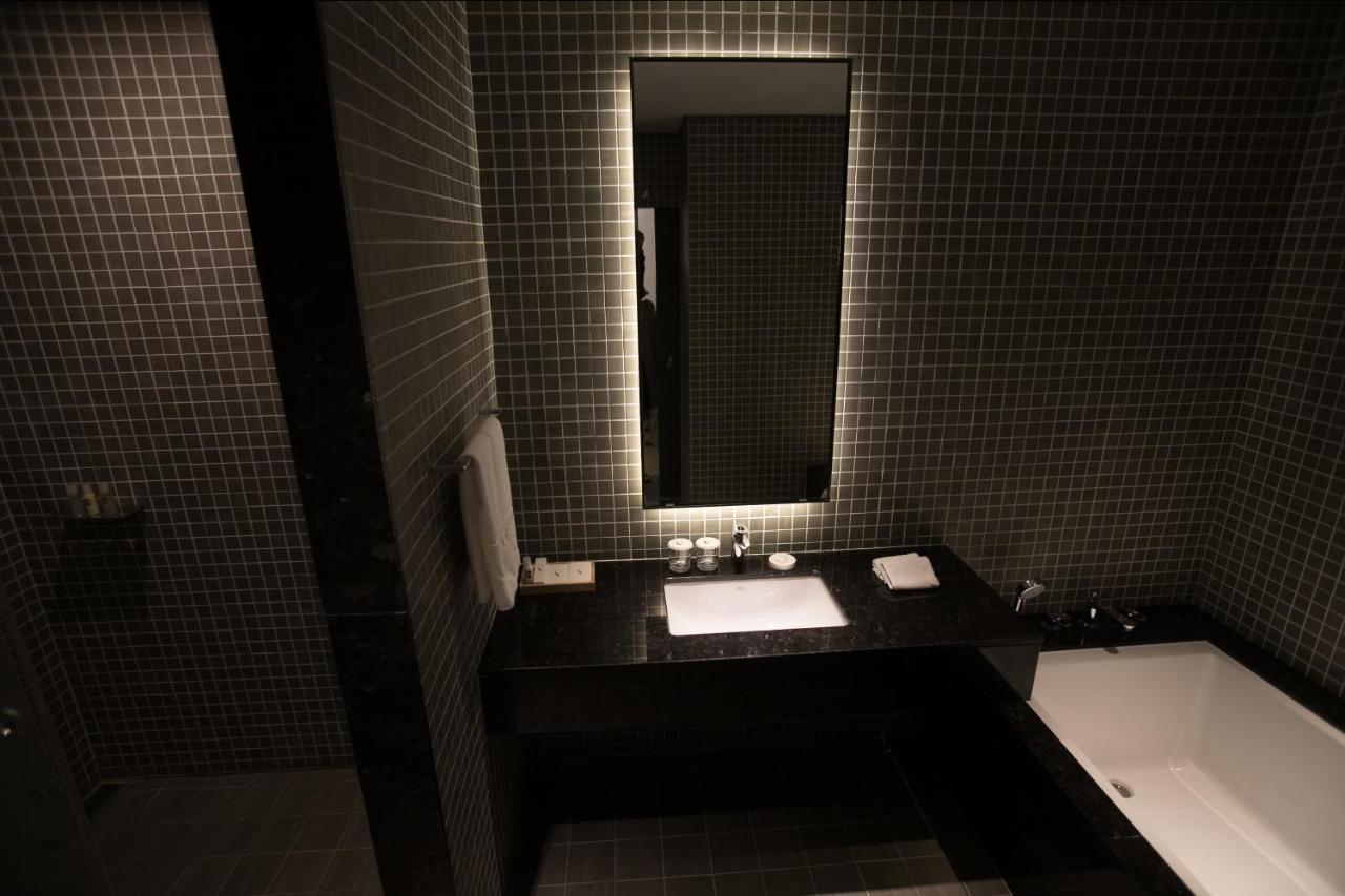 Sky View Hotel Changwon Exteriör bild
