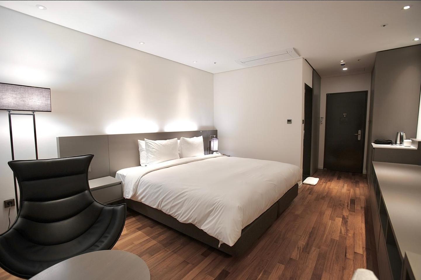 Sky View Hotel Changwon Exteriör bild