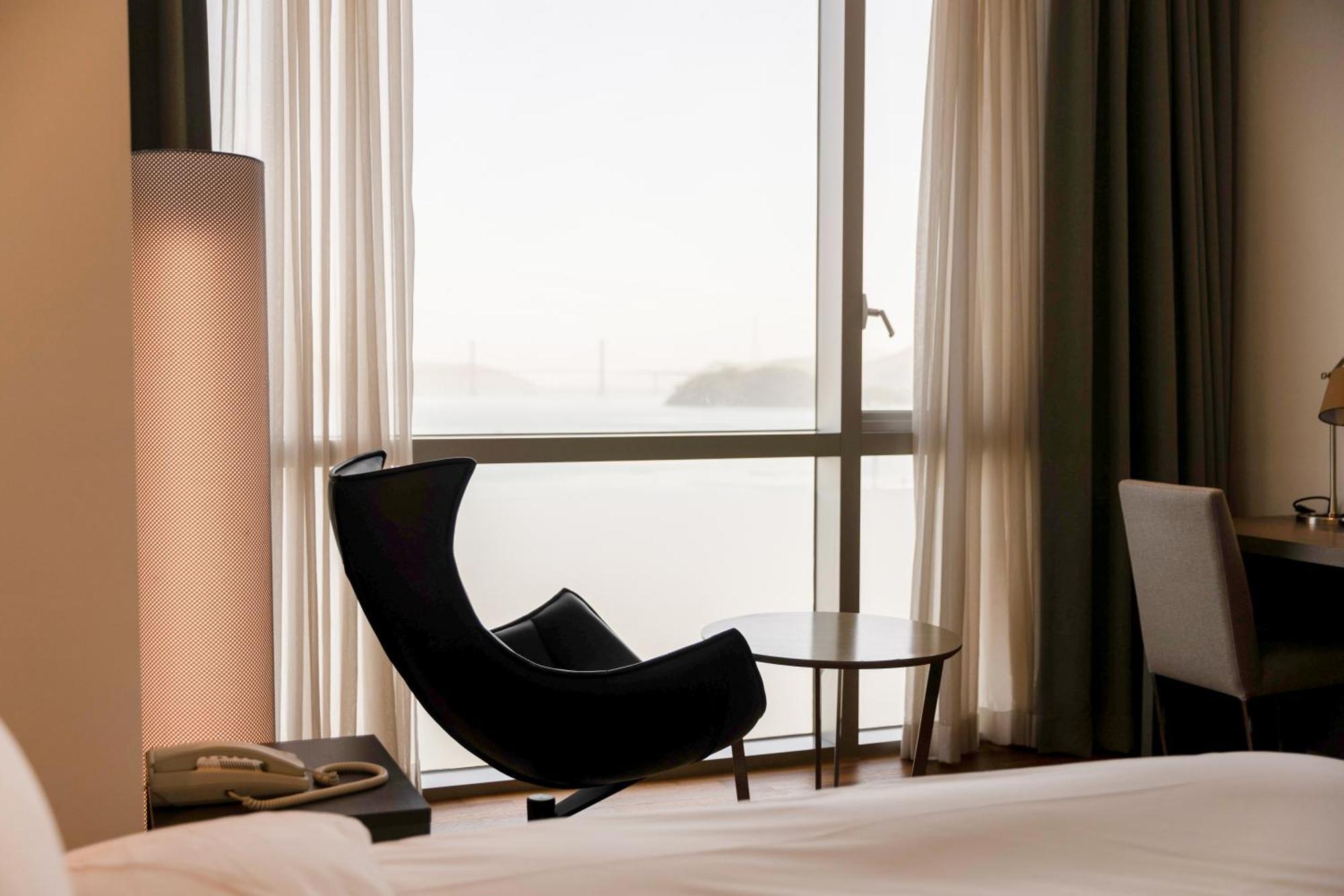 Sky View Hotel Changwon Exteriör bild