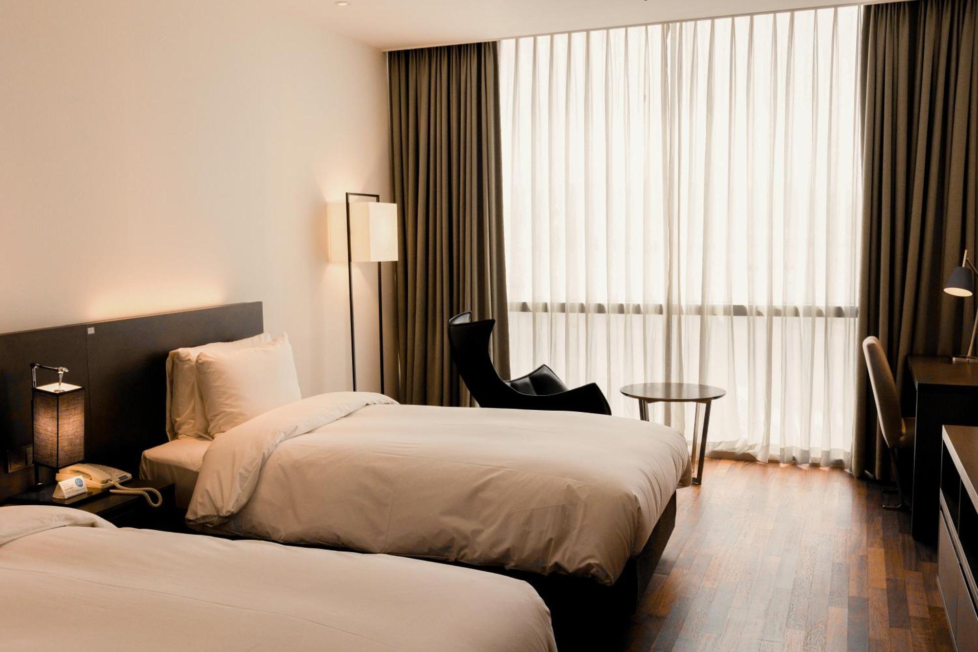 Sky View Hotel Changwon Exteriör bild