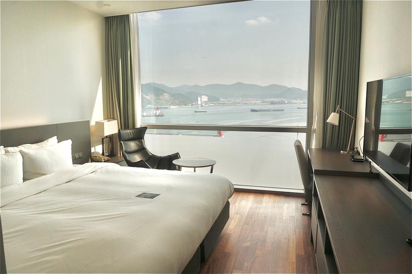 Sky View Hotel Changwon Exteriör bild