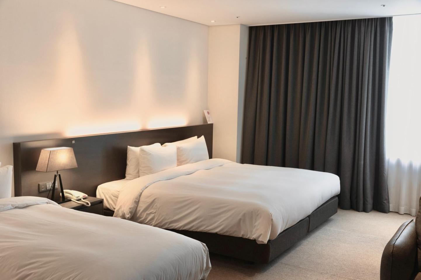 Sky View Hotel Changwon Exteriör bild