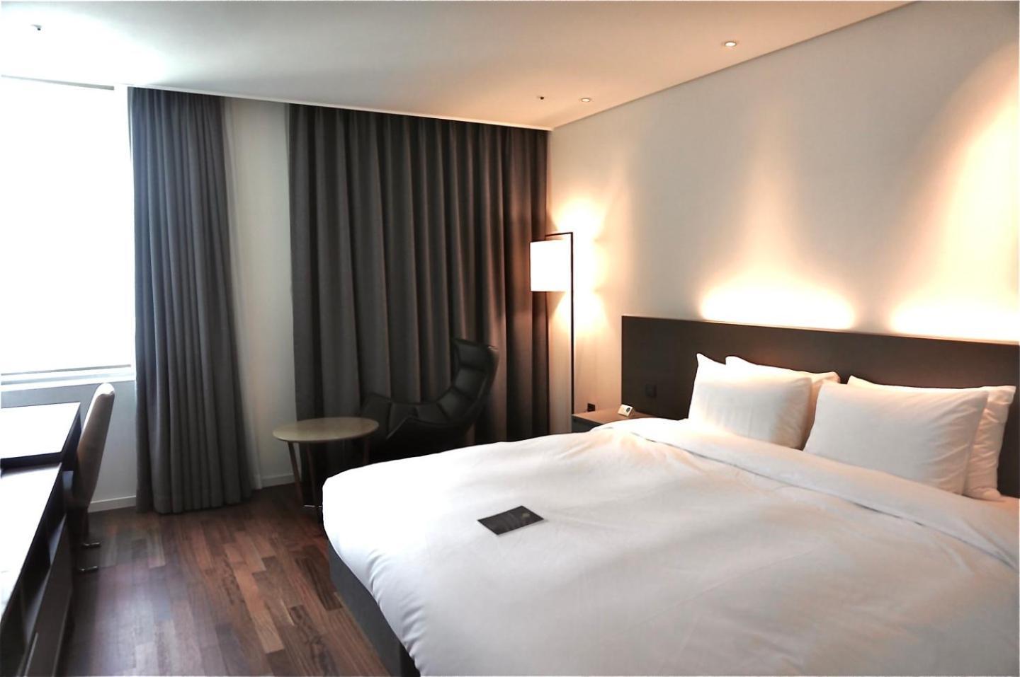 Sky View Hotel Changwon Exteriör bild